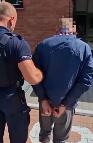 Policjant z zatrzymanym