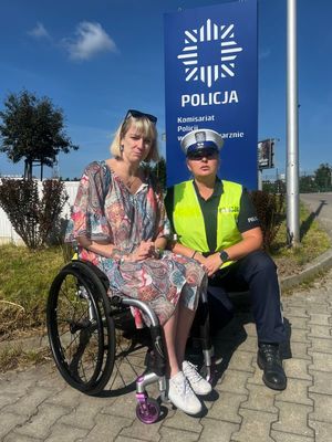 policjantka z inna osobą