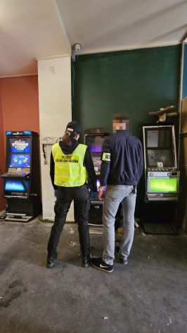 policjanci podczas działań z Kasem zabezpieczyli automaty