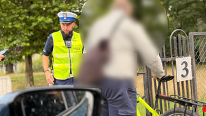 policjanci prowadzili działania E-rowery