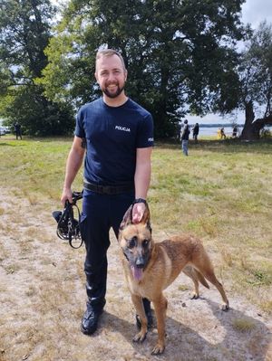 przewodnicy psów służbowych podczas szkolenia