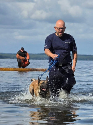ĆWICZENIA PSÓW SŁUŻBOWYCH FORMACJI MUNDUROWYCH