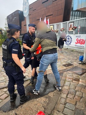 Zatrzymani wandale odpowiedzą przed sądem- zdecydowana reakcja policjantów.