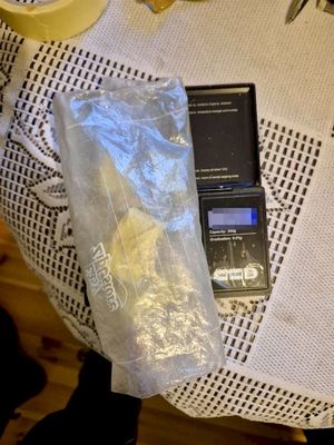 policjanci zatrzymali mężczyznę po narkotykach i z narkotykami