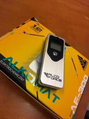 zatrzymani i odzyskany sprzęt