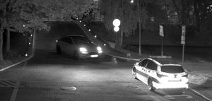 zdjęcia z monitoringu jednostki i ręce w kajdankach