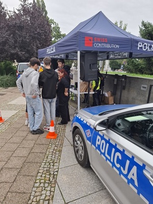 policjanci podczas eventu