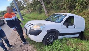 Uciekając przed radiowozem, wjechał do rowu.