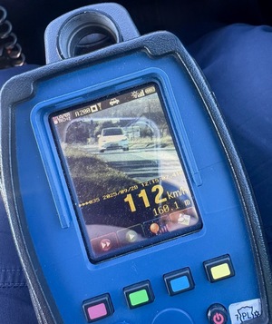 wideorejestrator z prędkością zatrzymanej do kontroli tesli