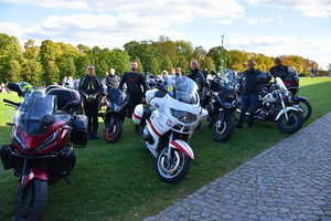 Policjanci, pracownicy Policji oraz policyjni emeryci i renciści z całego kraju, w tym liczna reprezentacja z garnizonu pomorskiego, przybyli na Jasną Górę, aby wspólnie modlić się w intencji poległych podczas służby, za bezpieczeństwo oraz przyszłość Ojczyzny. Była to również szczególna okazja do integracji środowiska, tegoroczne uroczystości połączone były z IV Pomorską Policyjną Pielgrzymką Motocyklową na Jasną Górę.