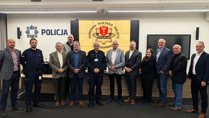 Komendant Wojewódzki Policji w Gdańsku nadinsp. Bogusław Ziemba wraz z Komendantem Miejskim Policji w Gdańsku insp. Sylwestrem Mieszczakiem gościł delegację przedstawicieli Uniwersytetu Stanowego im. Sam Huston w Teksasie w USA wśród, których byli również funkcjonariusze amerykańskiej Policji - Komendant Policji hrabstwa El Paso oraz Komendant Policji miasta Irving.