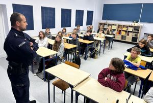 Rozmowy o bezpieczeństwie – spotkania policjantów z dziećmi i młodzieżą.