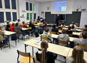 Rozmowy o bezpieczeństwie – spotkania policjantów z dziećmi i młodzieżą.