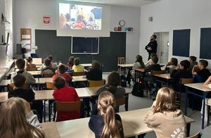 Rozmowy o bezpieczeństwie – spotkania policjantów z dziećmi i młodzieżą.