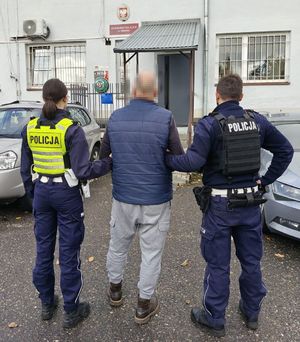 Pijani kierowcy i z zakazami zatrzymani. Wśród nich trzy osoby były poszukiwane.