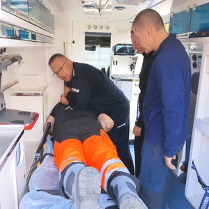 Policjanci szkolili ratowników medycznych z zasad bezpieczeństwa i samoobrony