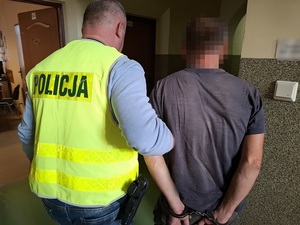 Jechał na „podwójnym gazie”. Został zatrzymany i osądzony w trybie przyspieszonym.