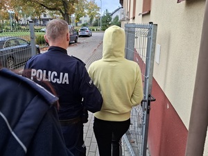 Poszukiwana listem gończym pasażerka passata zatrzymana podczas kontroli drogowej.