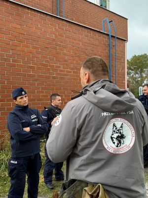 Grupowe doskonalenie sprawności użytkowej psów służbowych województwa pomorskiego