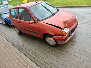 pojazd nietrzeźwego kierującego, który wjechał w szyld