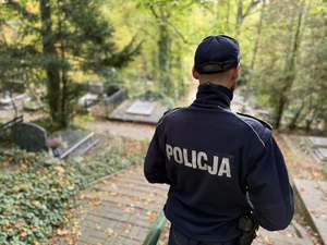 policjanci na cmentarzach, kontrole