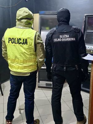 „Hazardowy biznes” przerwany – kilkanaście nielegalnych automatów w rękach służb.