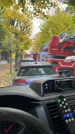 Policjanci i strażacy ruszyli z pomocą kobietom podczas pożaru piecyka gazowego.