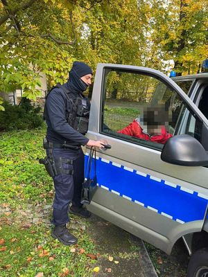 Policjanci i strażacy ruszyli z pomocą kobietom podczas pożaru piecyka gazowego.