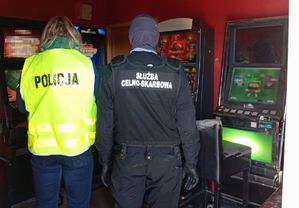 policjanci z kas zabezpieczyli nielegalne automaty
