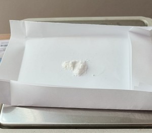 zabezpieczone narkotyki i tester narkotykowy