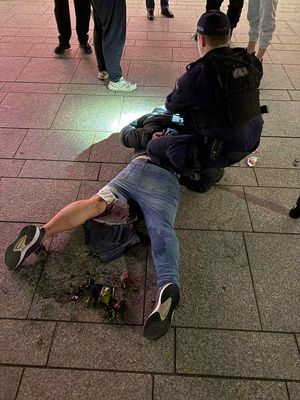 policjanci z zatrzymanym