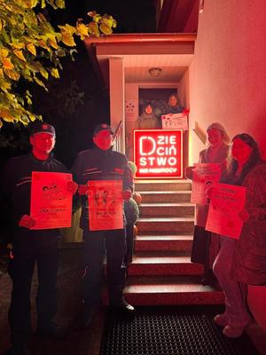 Policjanci na rzecz kampanii &quot;Dzieciństwo bez przemocy&quot;