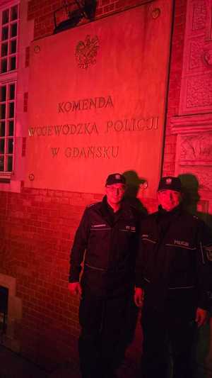 Policjanci na rzecz kampanii "Dzieciństwo bez przemocy"
