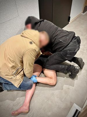 Demolował hotel, potem rzucił się na policjantów.