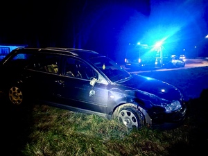 policjant z zatrzymanym