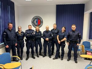 Pomorscy policjanci recertyfikują uprawnienia do wykonywania zadań związanych z udzielaniem kwalifikowanej pierwszej pomocy.