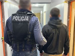 Kryminalni zatrzymali złodzieja, który okradał sklep z artykułami domowymi.