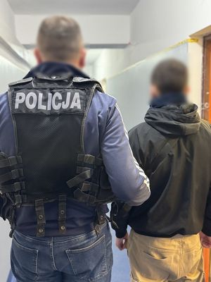 Kryminalni zatrzymali złodzieja, który okradał sklep z artykułami domowymi.