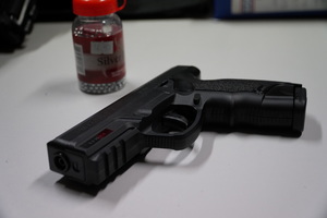 Groził mężczyźnie przedmiotem przypominającym broń. 56-latek zatrzymany przez nowodworskich policjantów.