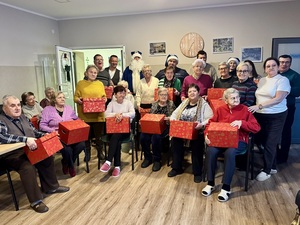 Policyjny Niebieski Mikołaj ponownie odwiedził Środowiskowe Domy Samopomocy w Tczewie.