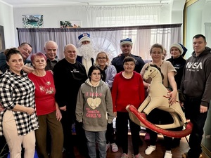 Policyjny Niebieski Mikołaj ponownie odwiedził Środowiskowe Domy Samopomocy w Tczewie.