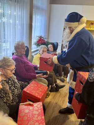 Policyjny Niebieski Mikołaj ponownie odwiedził Środowiskowe Domy Samopomocy w Tczewie.