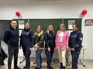 Z mundurem i empatią. Służby mundurowe wsparły Dzień Dawcy Szpiku w Chojnicach.