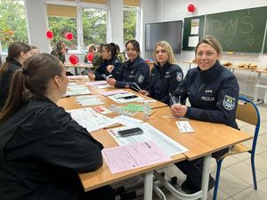 Z mundurem i empatią. Służby mundurowe wsparły Dzień Dawcy Szpiku w Chojnicach.