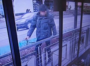 Ukradł psa sprzed sklepu. 59-latek zatrzymany, zwierzę wróciło do właścicieli.