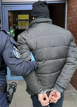 Ukradł psa sprzed sklepu. 59-latek zatrzymany, zwierzę wróciło do właścicieli.