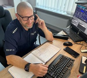 policjanci pracujący w świeta