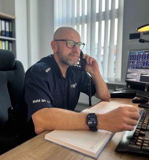 policjanci pracujący w świeta