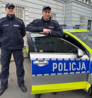 policjanci pracujący w świeta