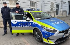 policjanci pracujący w świeta